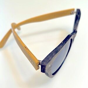 Unisex bamboo sunglasses.